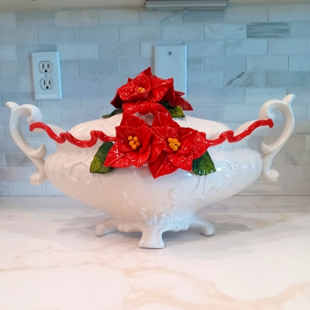 Vtg 3D Holiday Dish Soup Tureen Centerpiece Made in Italy Porcelain Ceramic